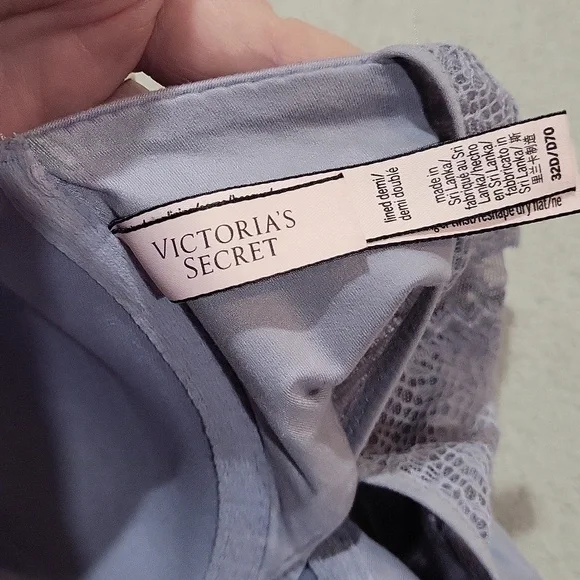 Victoria's Secret Bra - Picture 9 of 13